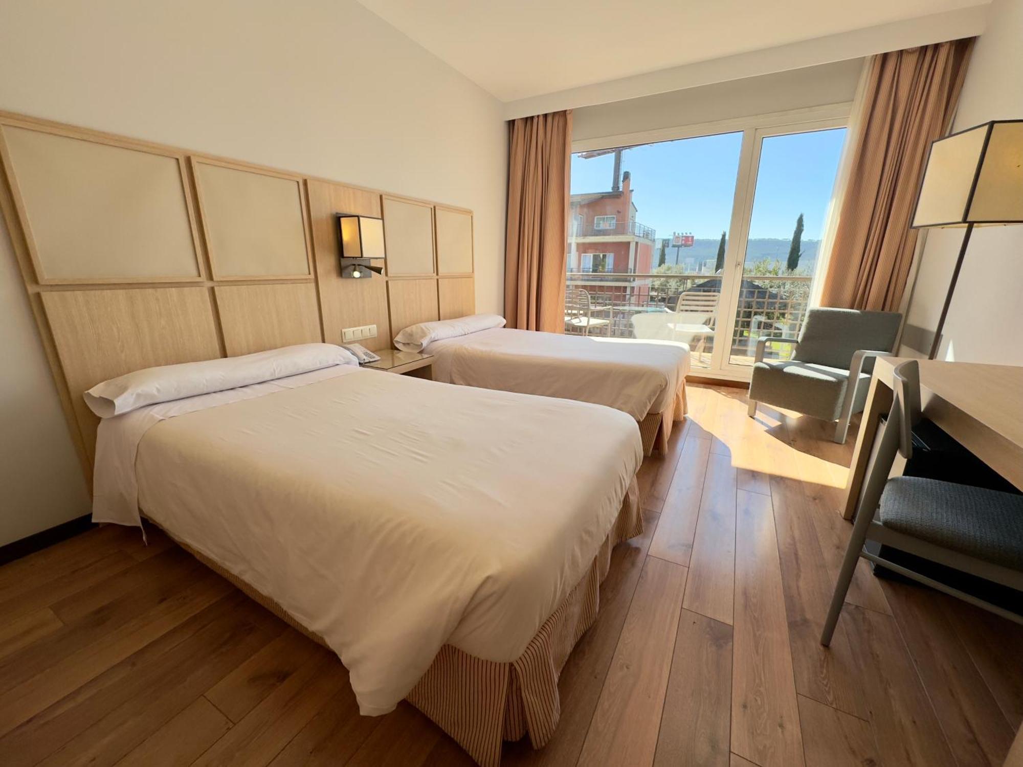 Hotel Isla De La Garena Алькала-де-Энарес Экстерьер фото