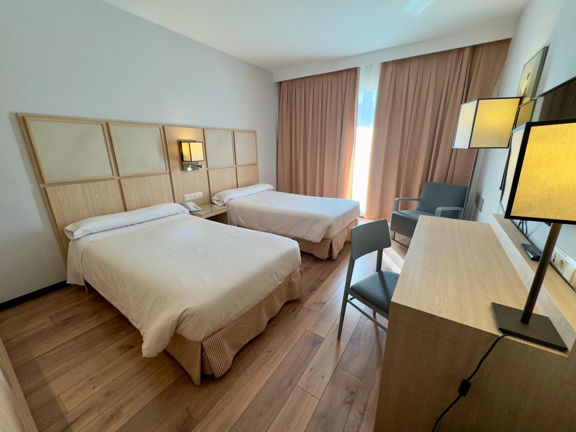 Hotel Isla De La Garena Алькала-де-Энарес Экстерьер фото